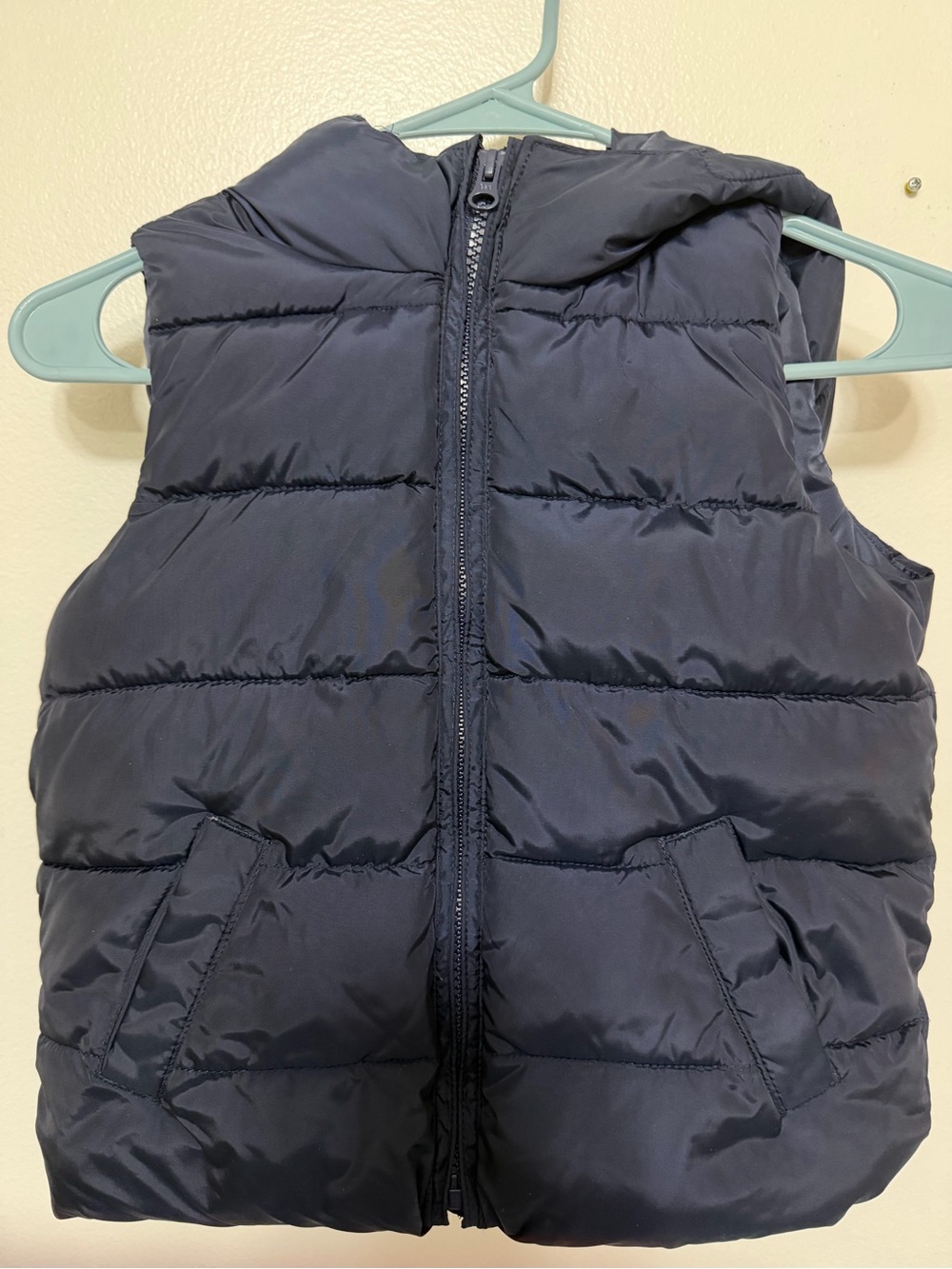 GAP Kids Navy Quilted Puffer Vest with Hood NWOT Size Small (Girls 6/7)